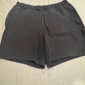 Lululemon steady stage classic fit short 7" | L